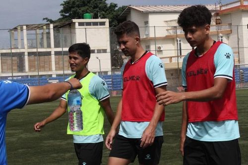 Tìm kiếm niềm vui trong bóng đá, hay cách người Nepal vượt qua những khó khăn