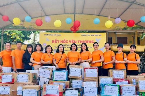 Trường THCS Dịch Vọng Hậu lan tỏa yêu thương từ Hà Nội đến vùng lũ Thái Nguyên