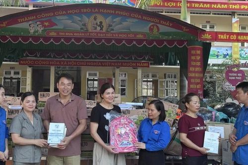 Chăm sóc, hỗ trợ trẻ em Lạng Sơn vùng lũ