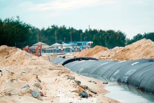 Huế khẩn cấp xử lý khu vực sạt lở bờ biển nghiêm trọng