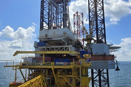 Vietsovpetro đón dòng dầu thương mại đầu tiên từ giàn BK-24, vượt kế hoạch hơn 2 tháng