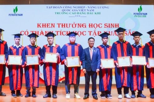 PV College tổ chức Lễ khai giảng năm học mới 2025-2026 và trao bằng tốt nghiệp năm 2025