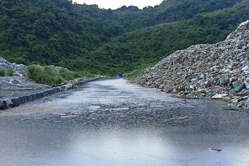 Cảnh tượng nhìn là ám ảnh ở bãi rác lớn nhất Ninh Bình