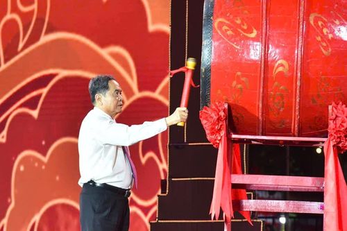 Chủ tịch Quốc hội Trần Thanh Mẫn đánh trống khai hội Côn Sơn - Kiếp Bạc