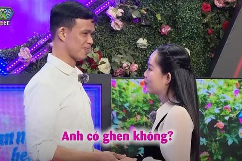 Thợ sửa xe Đồng Nai khéo léo khiến cô gái duyên dáng bấm nút hẹn hò