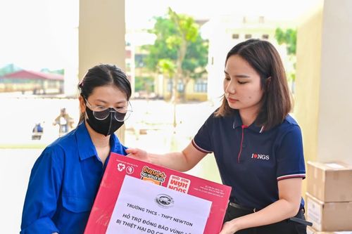 Chuyến xe yêu thương từ trường Newton: Gửi trọn tình yêu đến học sinh vùng bão