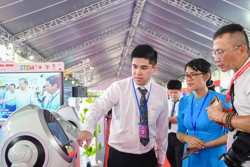 UAV chữa cháy, robot phẫu thuật xuất hiện tại triển lãm công nghệ ở TPHCM