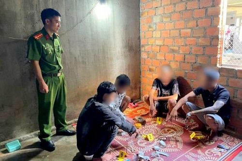 Công an xã Ia Chim tạm giữ hình sự 4 đối tượng liên quan ma túy