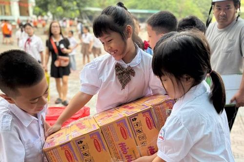 Hà Nội: Các trường học gấp rút ủng hộ sách vở, đồ dùng cho đồng bào vùng lũ