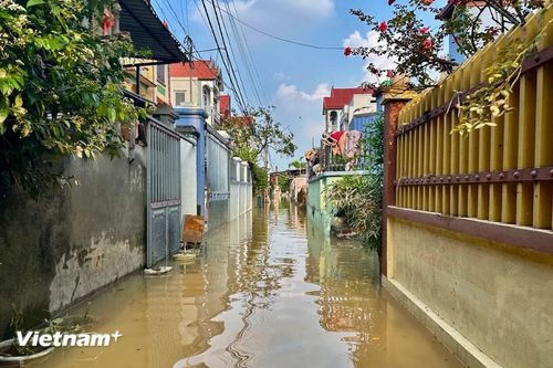 Mất điện, thiếu nước sạch do lũ, Hà Nội còn hơn 2.100 ngôi nhà bị ngập