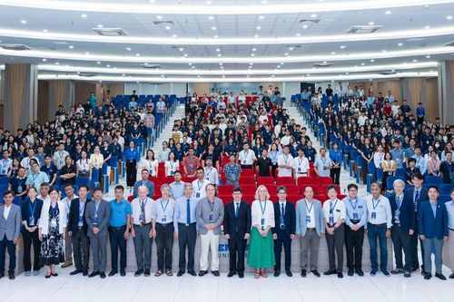 Nhà khoa học quốc tế và Việt Nam chia sẻ các thành tựu của Vật lý