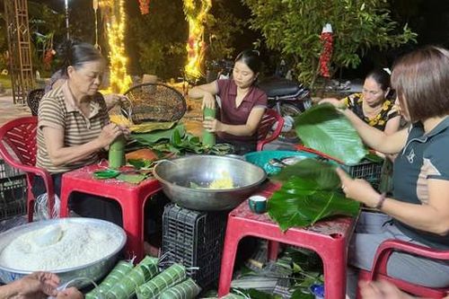 Người dân xứ Nghệ 'gói yêu thương' gửi ra vùng lũ phía Bắc