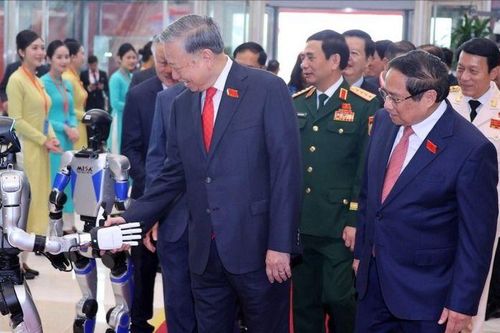 Tổng bí thư Tô Lâm tham quan triển lãm thành tựu khoa học, công nghệ và chuyển đổi số của Chính phủ