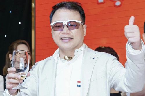 Cách chọn xe sang của Shark Bình