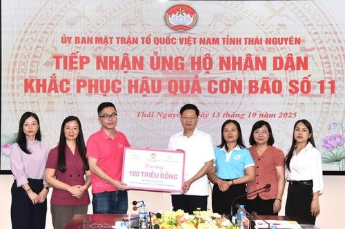 Lãnh đạo Hội LHPN Việt Nam thăm, tặng quà phụ nữ và trẻ em vùng lũ tại Thái Nguyên