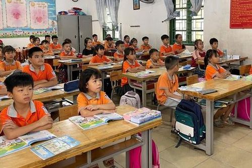Nhiều trường đón học sinh trở lại sau 'kỳ nghỉ bất đắc dĩ' do bão lũ