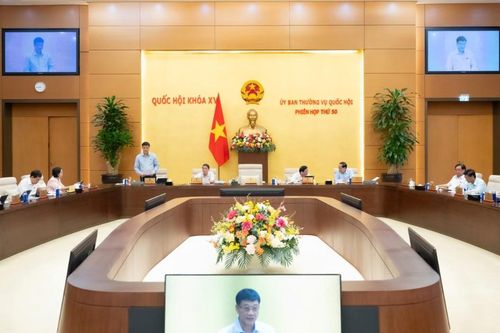 Đại biểu quốc hội phàn nàn tình trạng ép mua bảo hiểm vẫn chưa chấm dứt