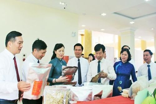 Tôn vinh 40 sản phẩm nông nghiệp tiêu biểu và trao giải Cuộc thi Sáng tạo Kỹ thuật Nhà nông lần thứ XI