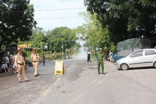 Bắc Ninh: Bảo đảm an toàn giao thông tại 12 vị trí trên quốc lộ, đường tỉnh bị ngập nước