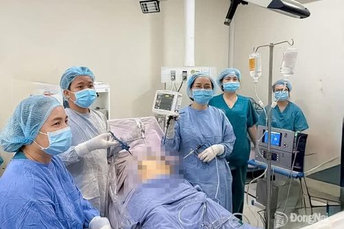 Nội soi cắt thành công khối u buồng trứng 'khổng lồ'