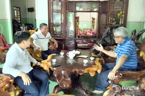 Lãnh đạo xã Xuân Hòa thăm, khích lệ các doanh nhân, thương nhân dịp Ngày Doanh nhân Việt Nam