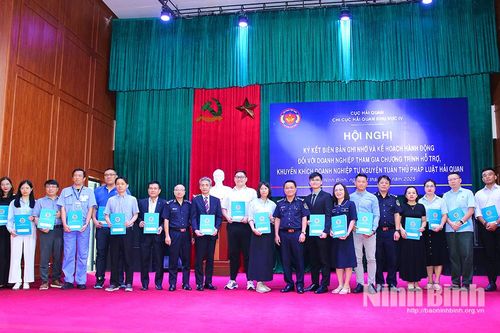Ký kết biên bản và kế hoạch hành động tham gia Chương trình hỗ trợ, khuyến khích doanh nghiệp tự nguyện tuân thủ pháp luật Hải quan