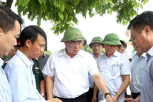 Chủ tịch UBND tỉnh kiểm tra tình hình ngập úng trên địa bàn phường Phúc Yên