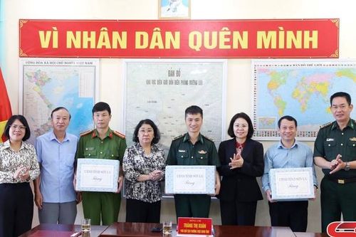 Đồng chí Phó Chủ tịch Thường trực UBND tỉnh kiểm tra tình hình đường biên giới