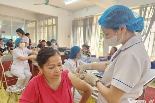 CDC Thái Nguyên: Tư vấn, tiêm vắc-xin uốn ván cho người dân