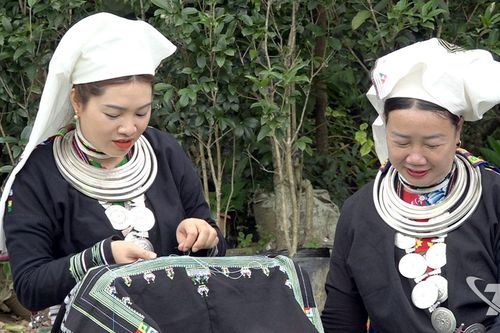 Giữ 'hồn' thổ cẩm trên Đèo Gió