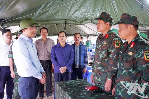 Đồng chí Bí thư Tỉnh ủy thăm, động viên lực lượng tuyến đầu khắc phục hậu quả mưa lũ