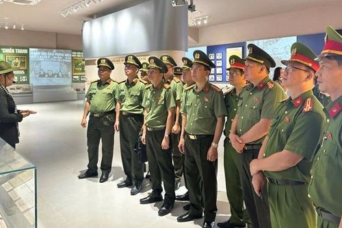 Công an TP. Huế học tập, trao đổi kinh nghiệm tại các tỉnh, thành phía Nam