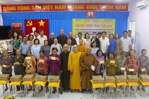 Các đơn vị, tự viện tổ chức đoàn đến thăm và trao quà bà con khó khăn, ảnh hưởng bão lũ