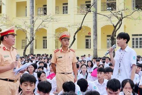 Tuyên truyền an toàn giao thông học đường: 'Tốt phòng, hơn cố chống'