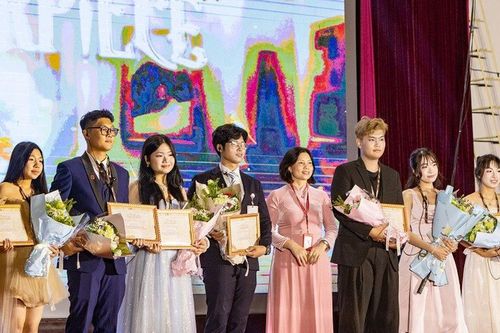 'Tân họa sĩ' trường Báo cháy hết mình trong đêm đại nhạc hội Nhật Ký 20 - 2025: Masterpiece