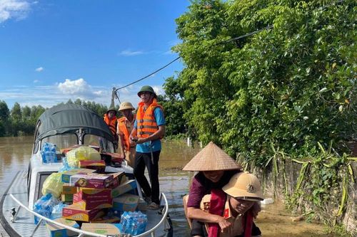 Cảnh sát giao thông đường thủy Công an tỉnh Bắc Ninh vượt lũ dữ kịp thời ứng cứu người dân
