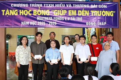 Trao 155 suất học bổng 'Giúp em đến trường' cho học sinh, sinh viên vượt khó vươn lên tại Đồng Tháp