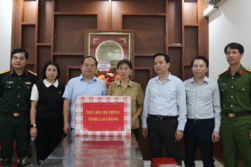 Bí thư Tỉnh ủy Quản Minh Cường thăm, động viên một số doanh nghiệp, cơ sở sản xuất, hộ kinh doanh trên địa bàn phường Thục Phán và Nùng Trí Cao