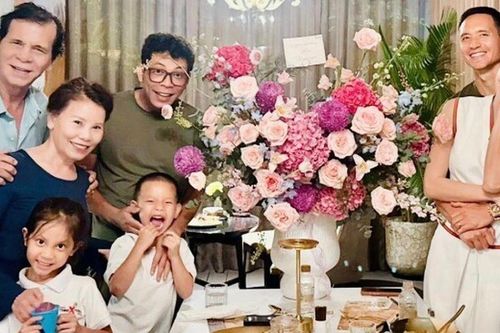 Sao Việt 24h: Mẹ ruột Hồ Ngọc Hà trẻ trung và viên mãn ở tuổi U70, diện đồ sành điệu trong tiệc sinh nhật bên con cháu
