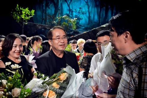 Nam NSND có học hàm Phó Giáo sư, từng giữ chức Giám đốc Nhà hát của quân đội