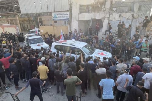 Hamas bắt đầu thả con tin
