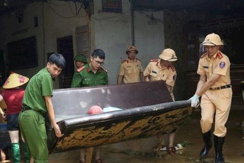 Hà Nội dồn lực hỗ trợ người dân vượt lũ lớn