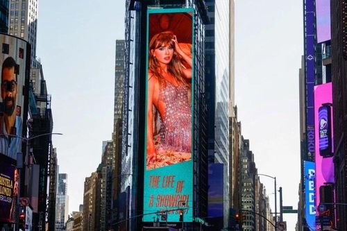 'The Life of a Showgirl' giúp Taylor Swift vượt kỷ lục Adele, vươn lên dẫn đầu Billboard