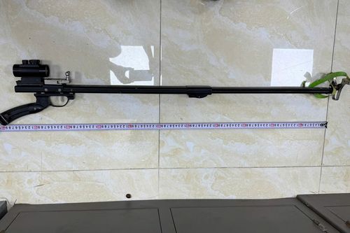 Lộ diện thủ phạm bắn vỡ kính 2 xe ô tô