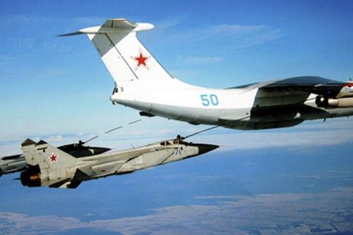 Tiêm kích MiG-31K Nga tập tiếp dầu trên không, mở rộng tầm tấn công