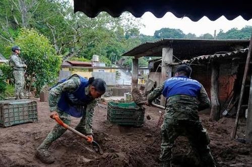 Số người chết và mất tích do mưa lớn ở Mexico tăng lên gần 130