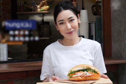 Cô gái Việt làm ra ổ bánh mì Tạ Đình Phong khen 'ngon nhất từng ăn'