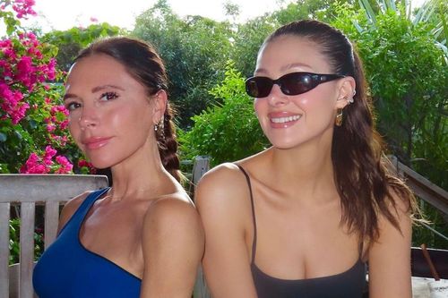 Victoria Beckham cầu xin con dâu