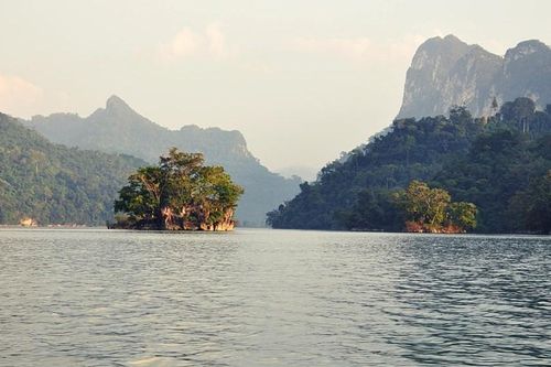 Giữ 'viên ngọc xanh Hồ Ba Bể' trước tăng trưởng 'nóng' về du lịch