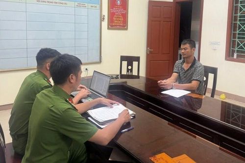 Khởi tố đối tượng dùng thắt lưng đánh tài xế xe buýt, bắt quỳ xin lỗi